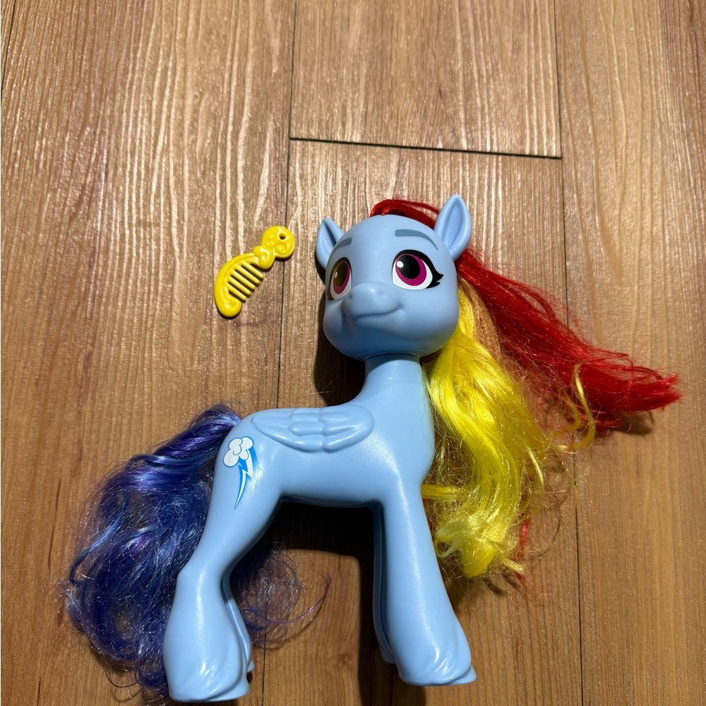 My Little Pony rainbow dash figure